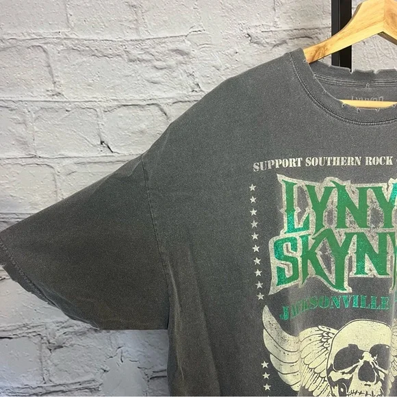 Lynyrd Skynyrd Gray Graphic T-Shirt - Picture 4 of 6